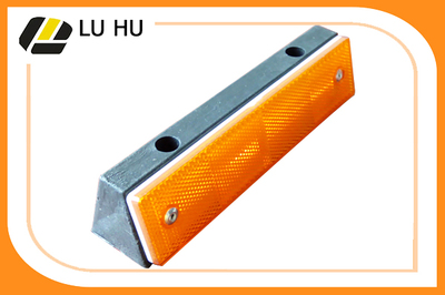 輪廓標(biāo)_單面矩形輪廓標(biāo)廠家批發(fā)/零售-路虎交通_廣州市路虎交通設(shè)施